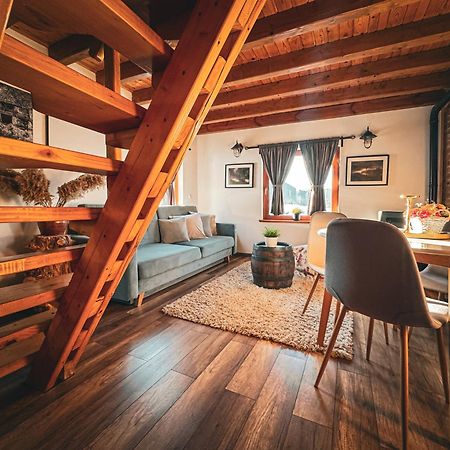 Woodenhouse With Two Apartments Otočac المظهر الخارجي الصورة