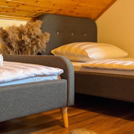 Woodenhouse With Two Apartments Otočac المظهر الخارجي الصورة