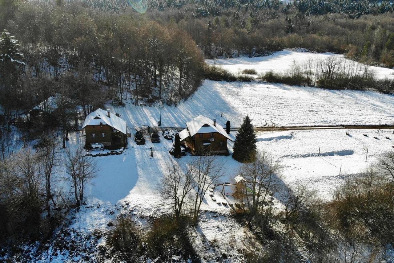 Woodenhouse With Two Apartments Otočac المظهر الخارجي الصورة