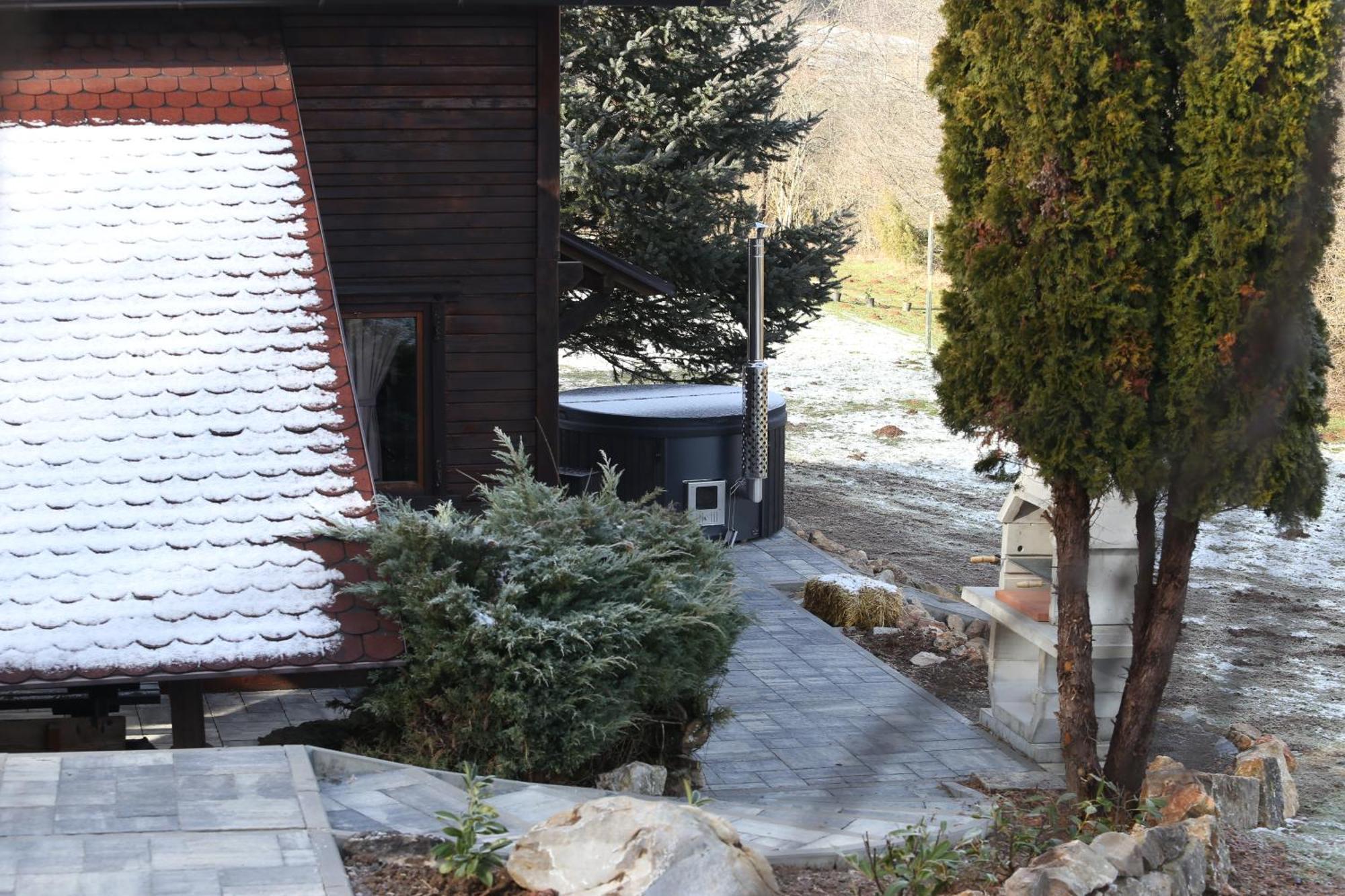Woodenhouse With Two Apartments Otočac المظهر الخارجي الصورة