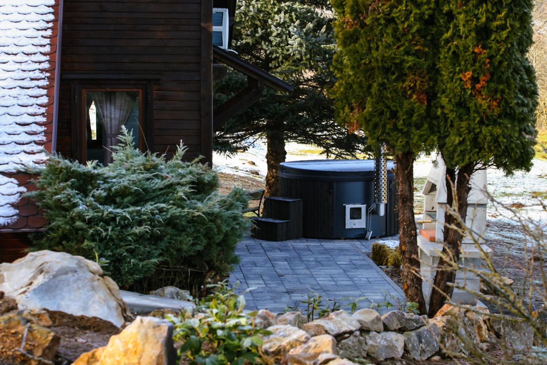 Woodenhouse With Two Apartments Otočac المظهر الخارجي الصورة