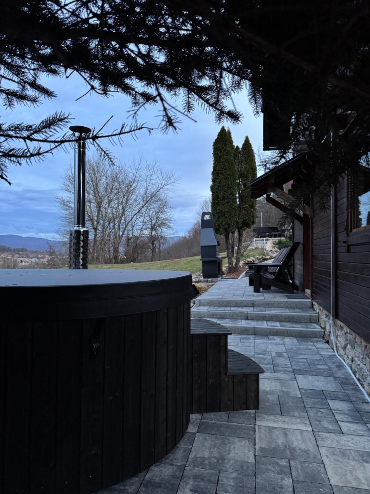 Woodenhouse With Two Apartments Otočac المظهر الخارجي الصورة