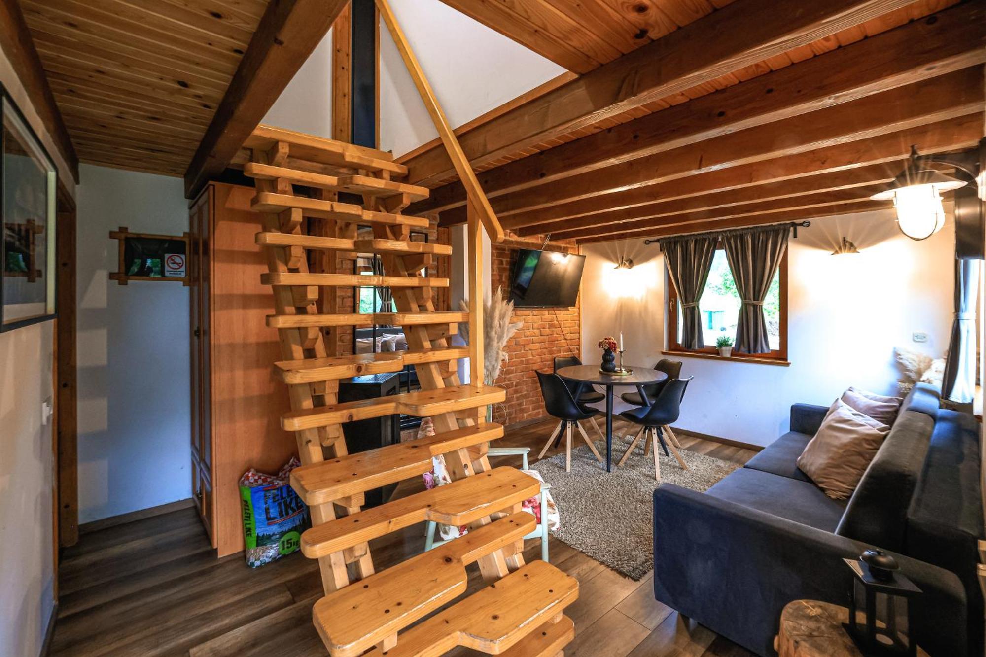 Woodenhouse With Two Apartments Otočac الغرفة الصورة