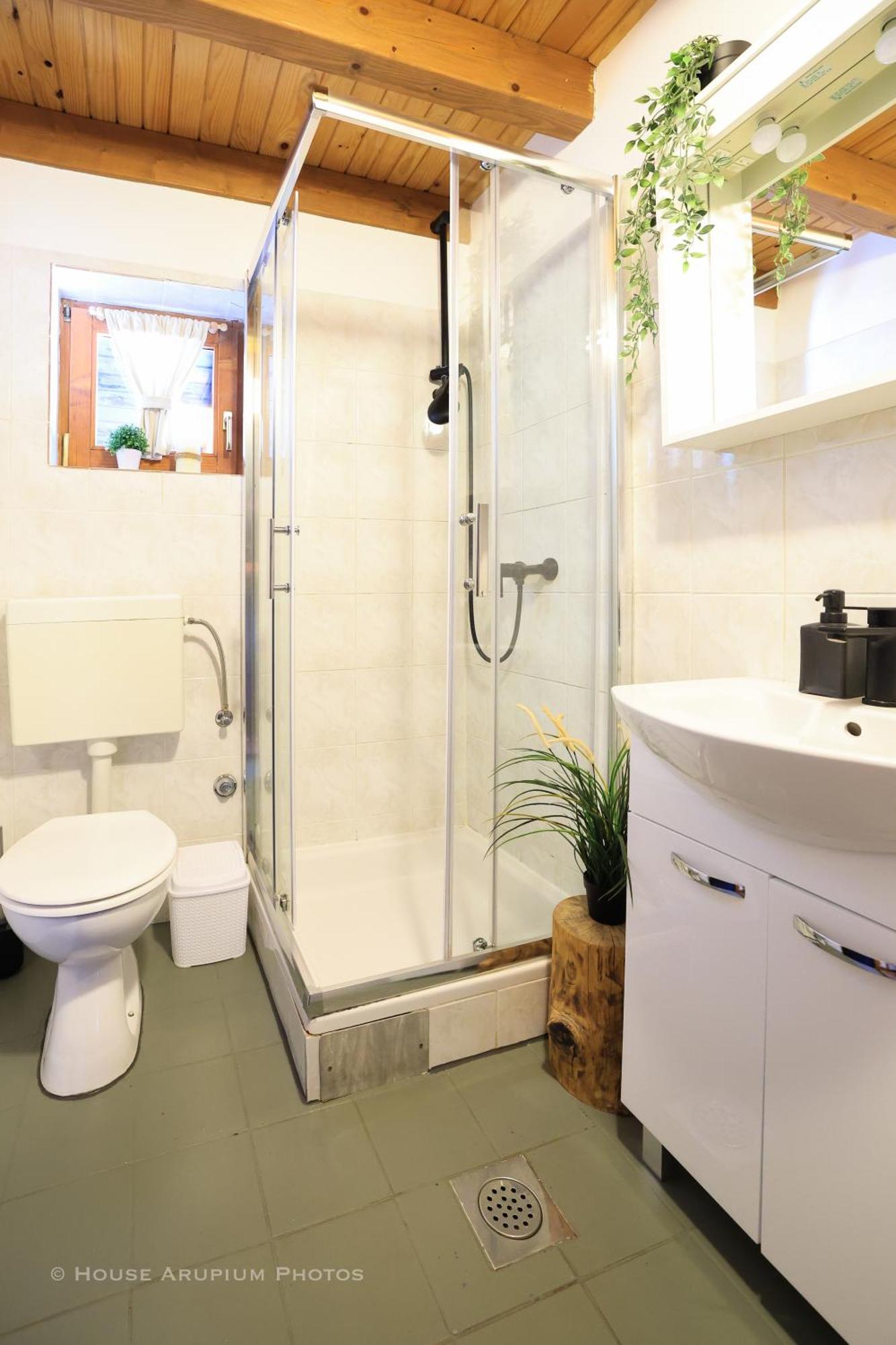 Woodenhouse With Two Apartments Otočac المظهر الخارجي الصورة