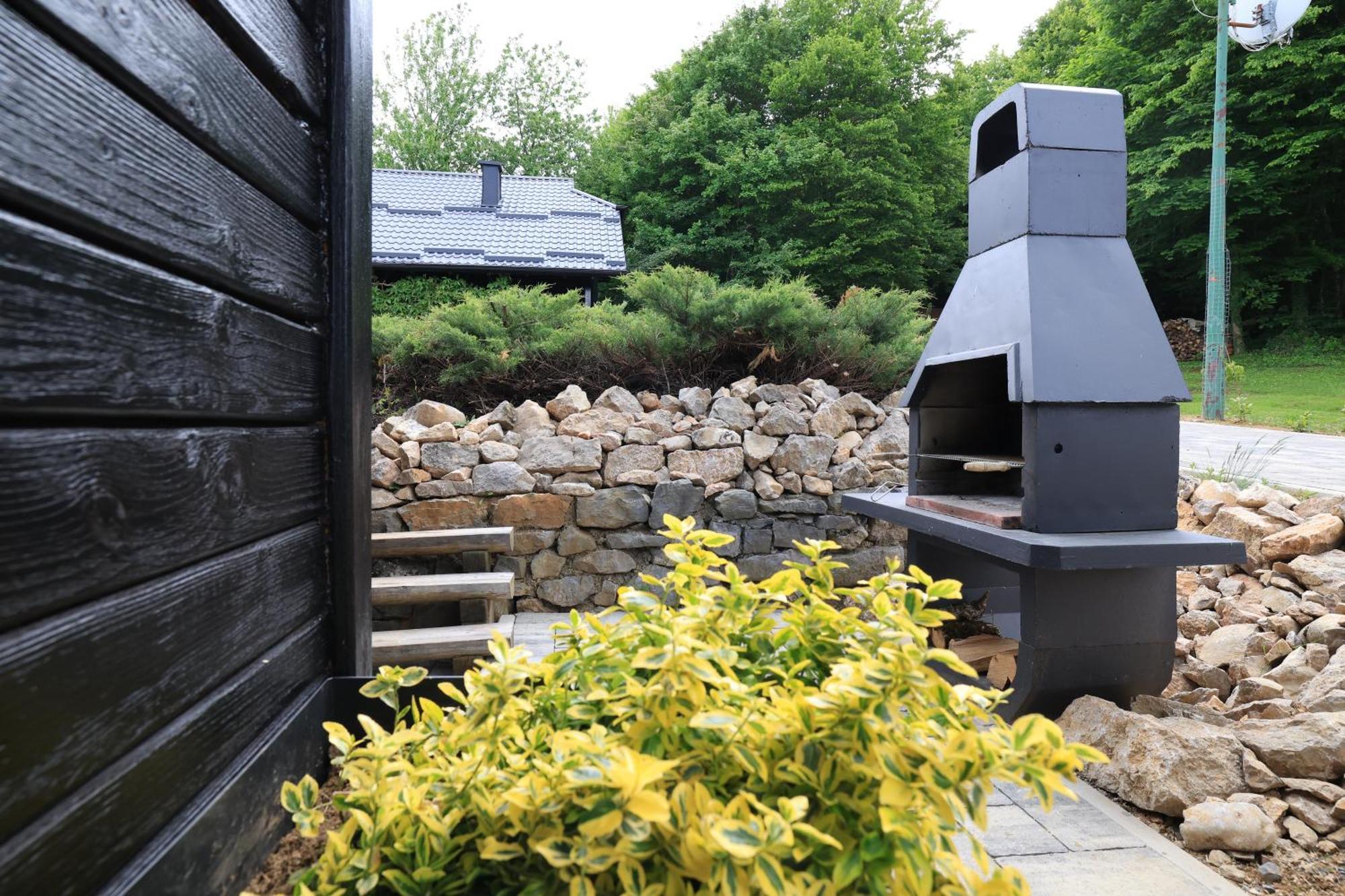Woodenhouse With Two Apartments Otočac المظهر الخارجي الصورة