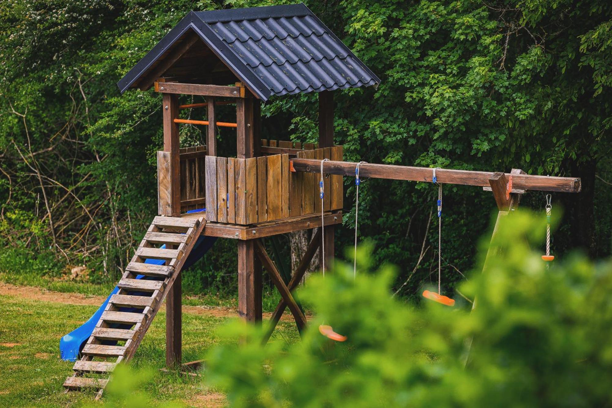 Woodenhouse With Two Apartments Otočac المظهر الخارجي الصورة