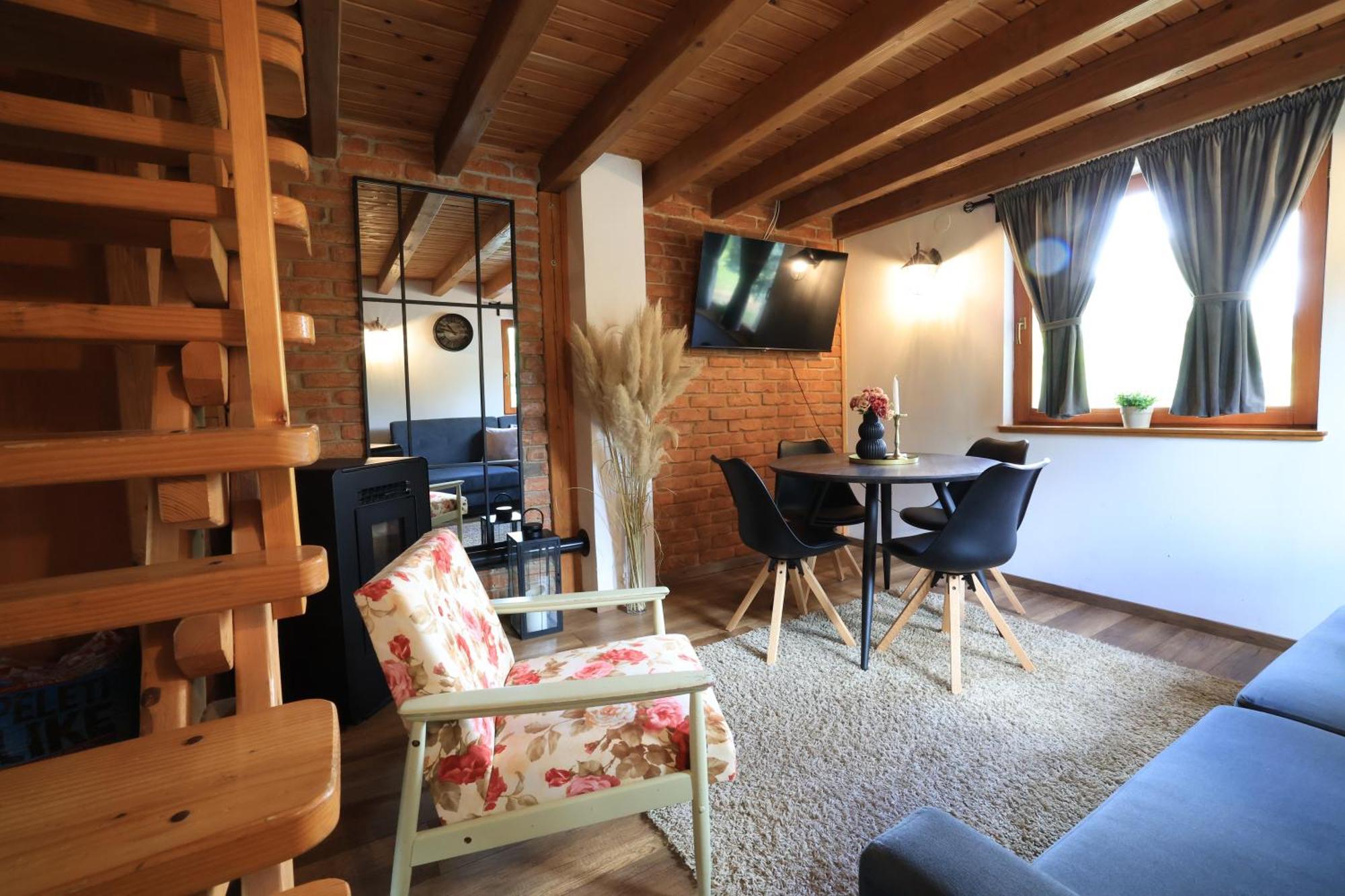 Woodenhouse With Two Apartments Otočac المظهر الخارجي الصورة