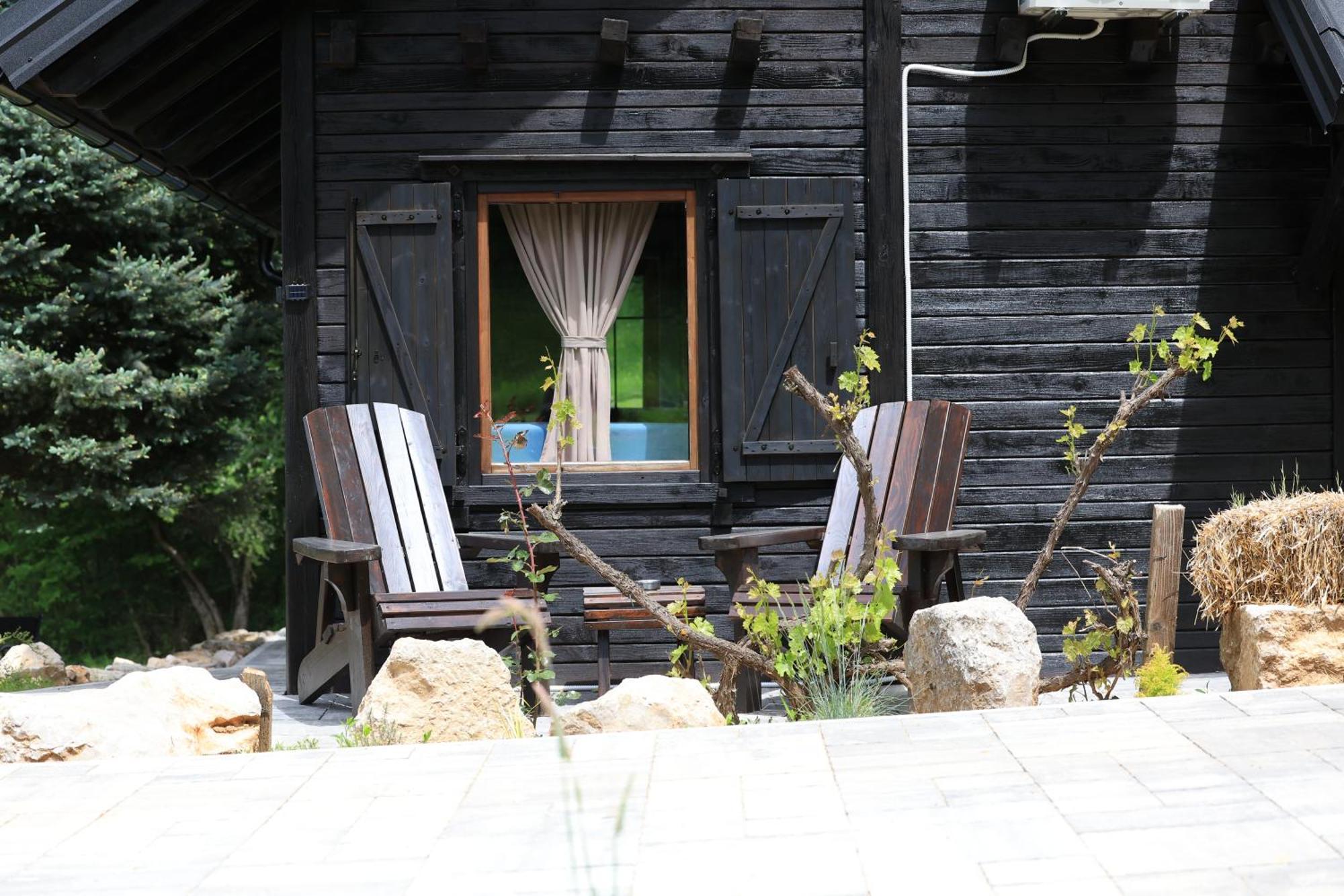 Woodenhouse With Two Apartments Otočac المظهر الخارجي الصورة