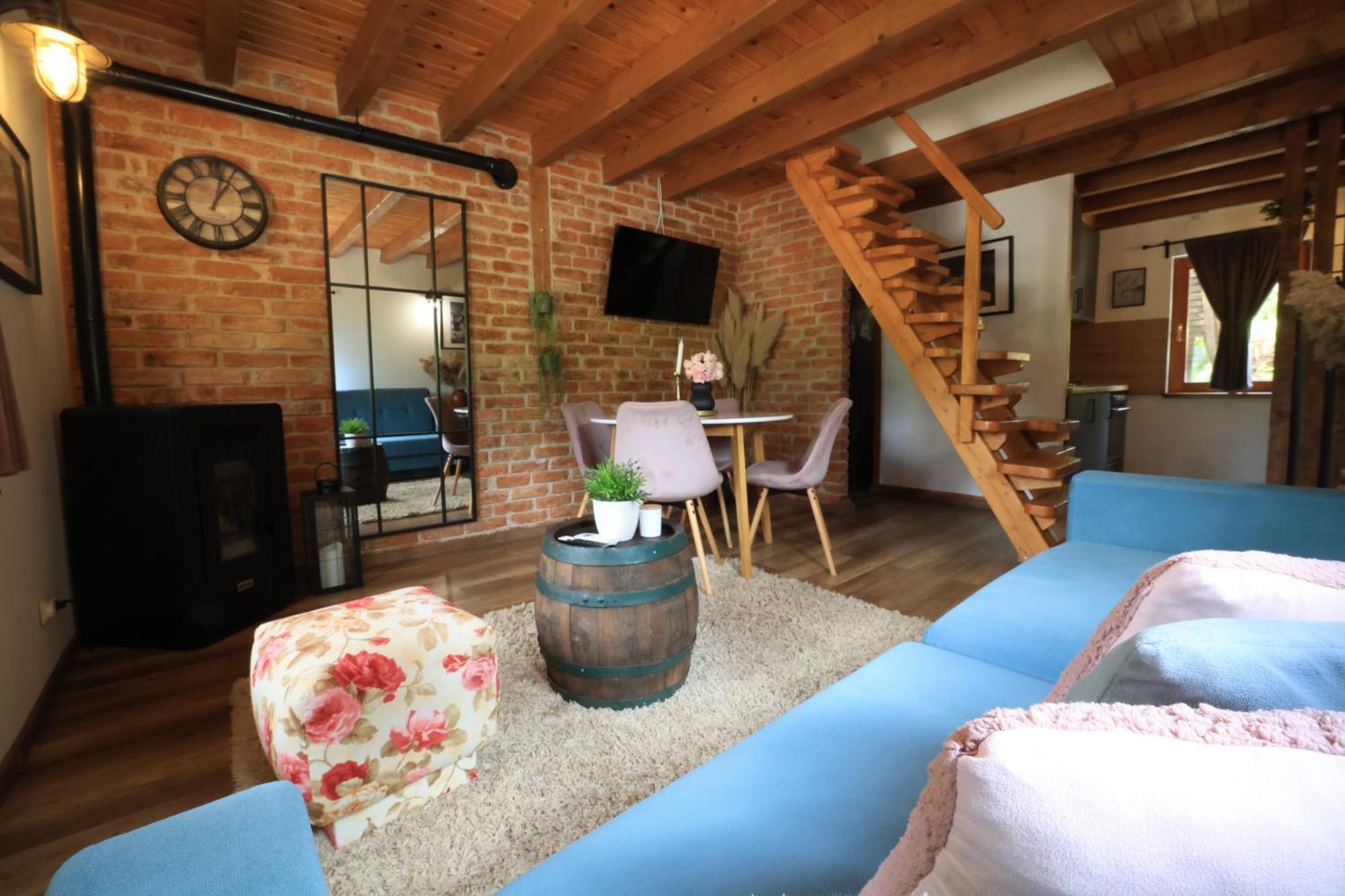 Woodenhouse With Two Apartments Otočac المظهر الخارجي الصورة
