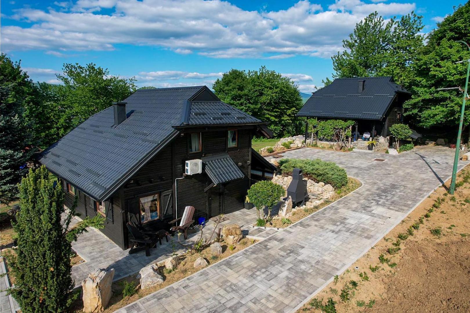 Woodenhouse With Two Apartments Otočac المظهر الخارجي الصورة