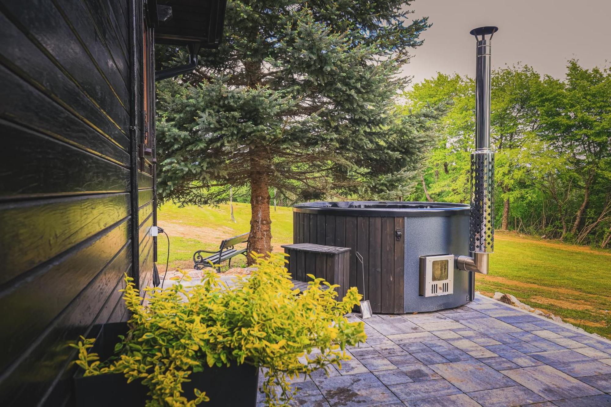 Woodenhouse With Two Apartments Otočac المظهر الخارجي الصورة